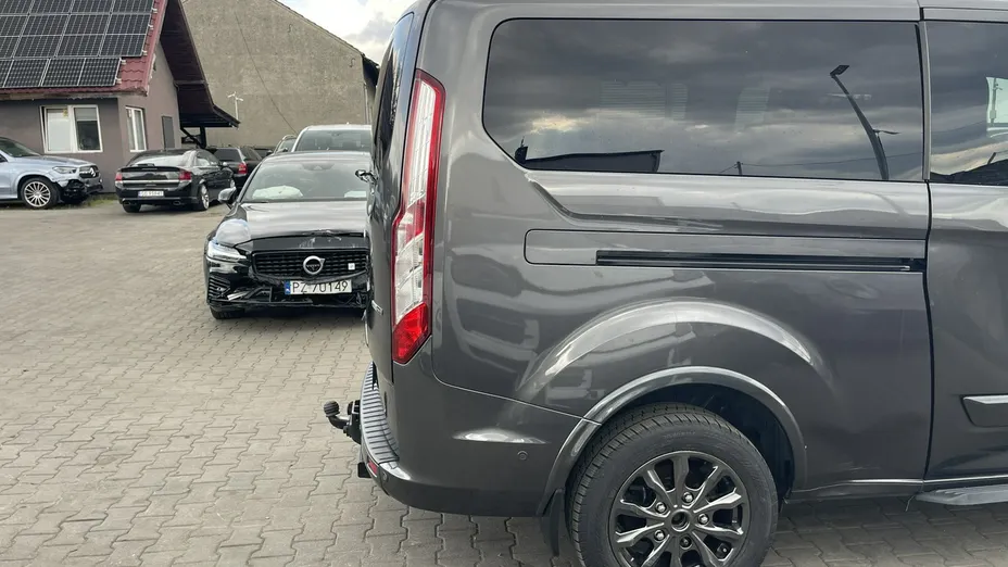 FORD Tourneo Custom -