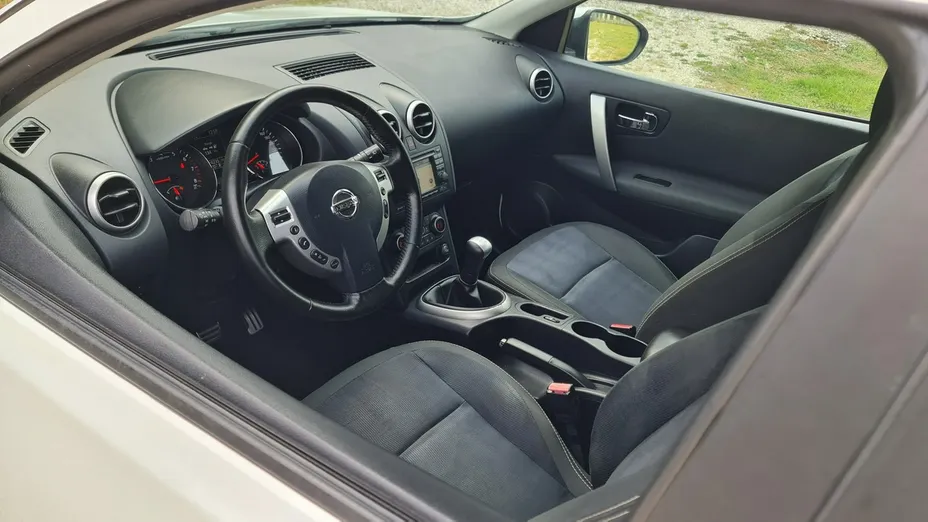 NISSAN Qashqai -