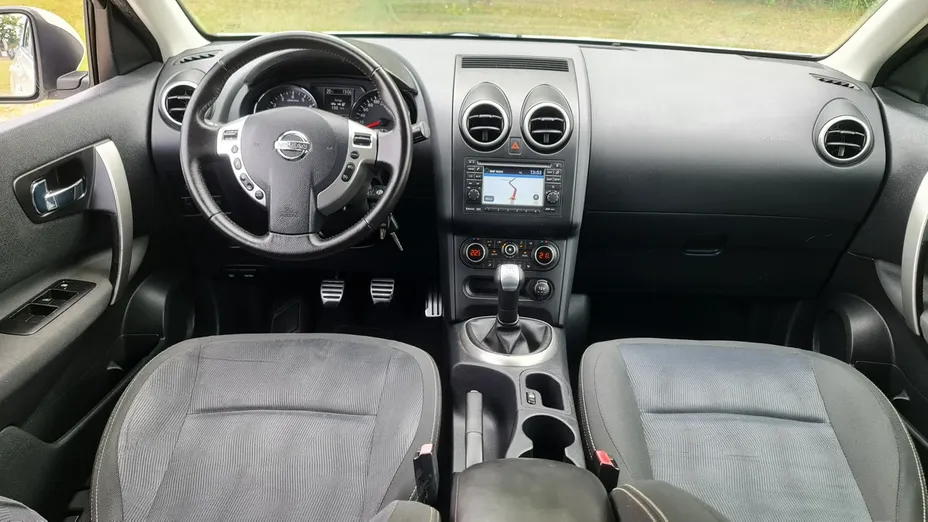 NISSAN Qashqai -