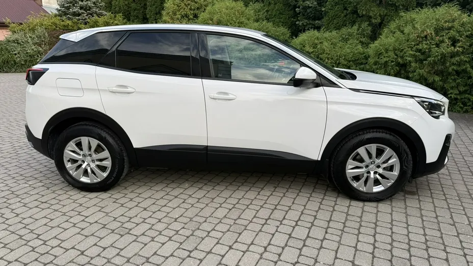 PEUGEOT 3008 -