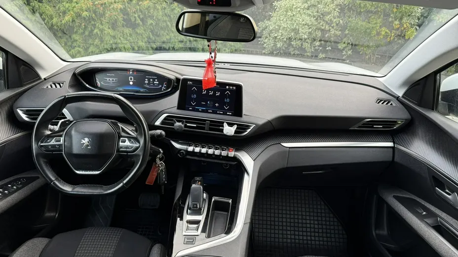 PEUGEOT 3008 -