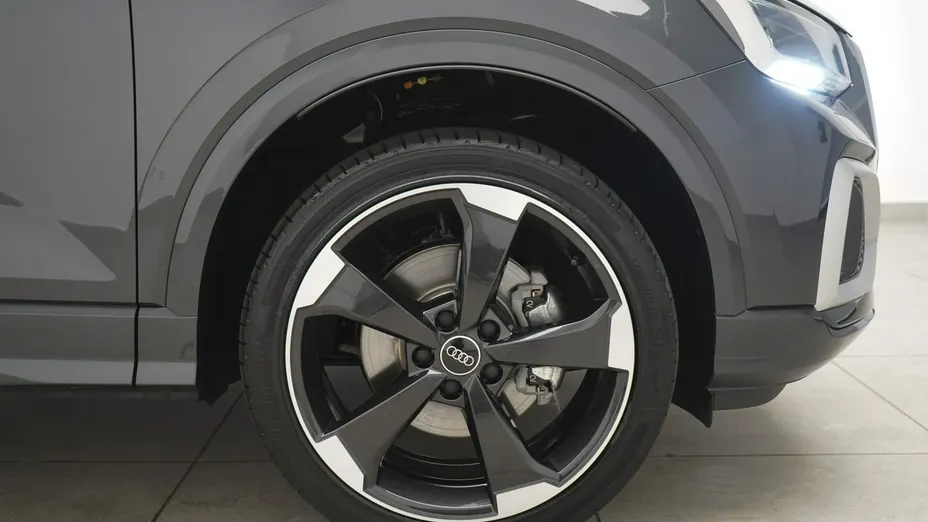 AUDI Q2 -
