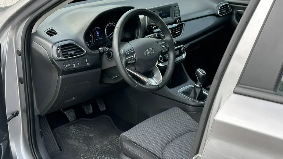 HYUNDAI i30 -