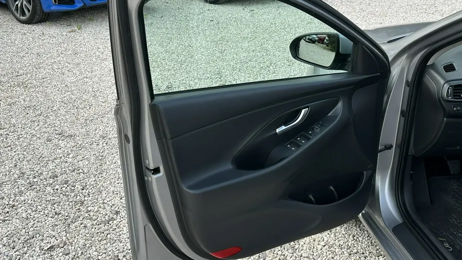 HYUNDAI i30 -