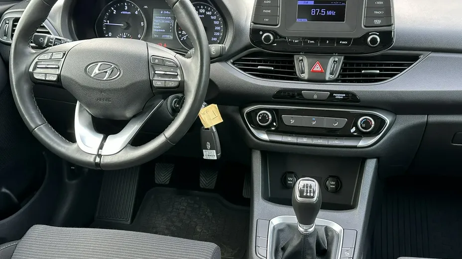 HYUNDAI i30 -