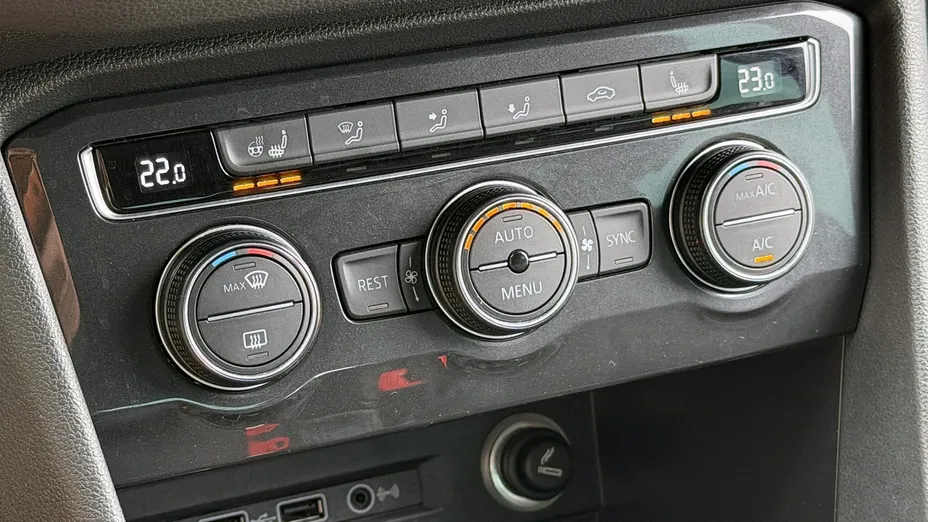 VOLKSWAGEN Tiguan -