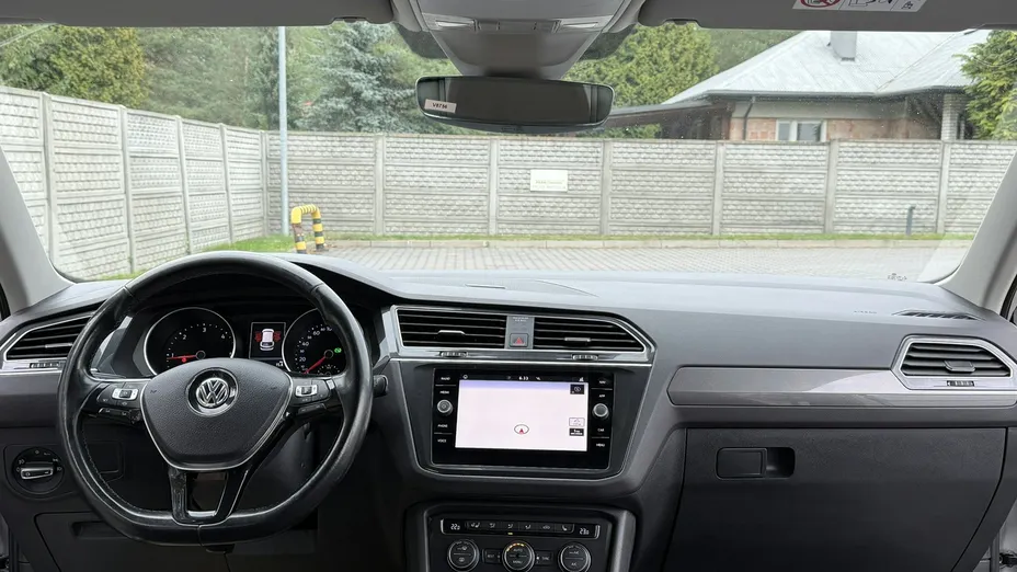 VOLKSWAGEN Tiguan -