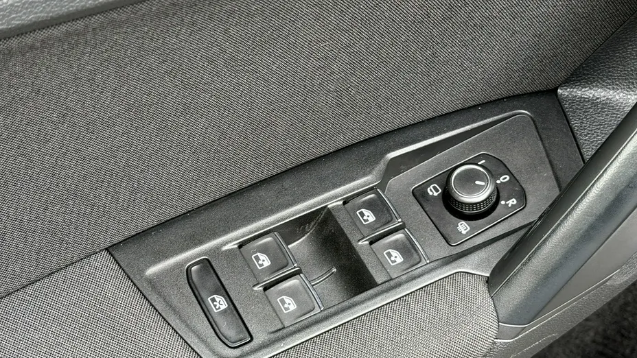 VOLKSWAGEN Tiguan -