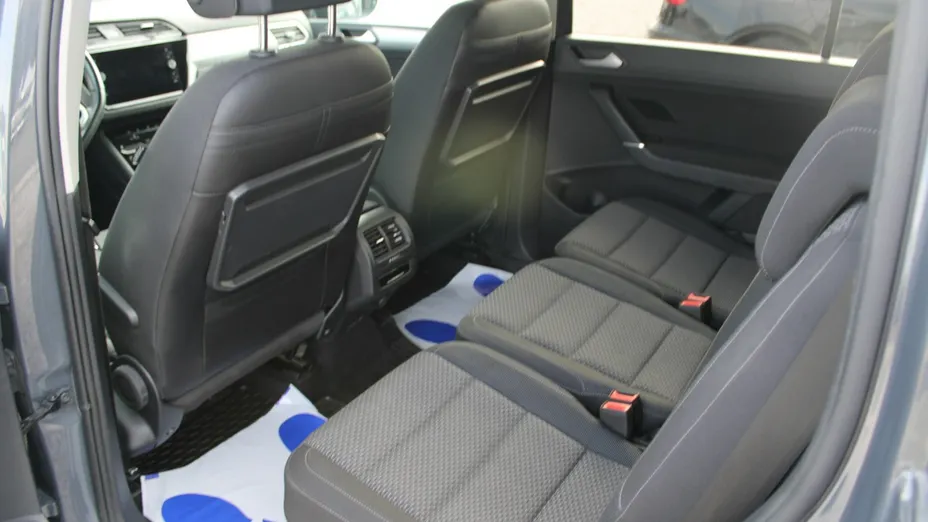 VOLKSWAGEN Touran -