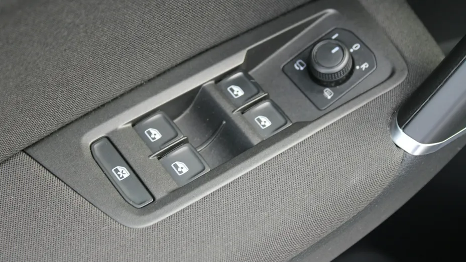 VOLKSWAGEN Touran -