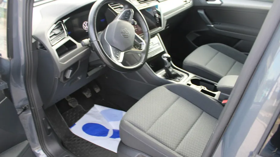 VOLKSWAGEN Touran -