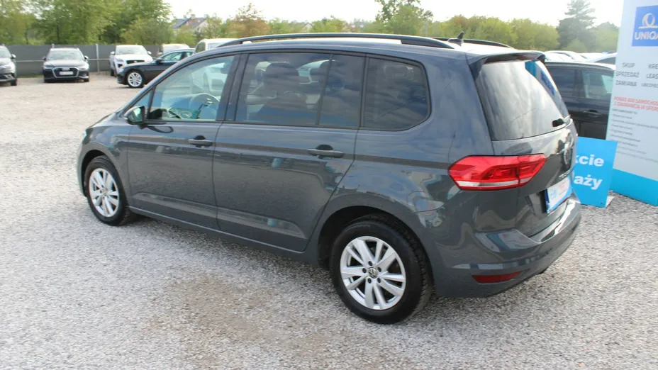 VOLKSWAGEN Touran -