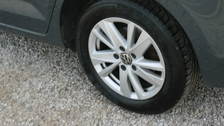 VOLKSWAGEN Touran -