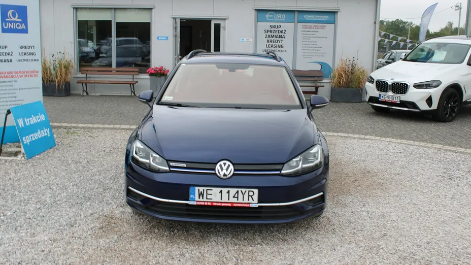 VOLKSWAGEN Golf -