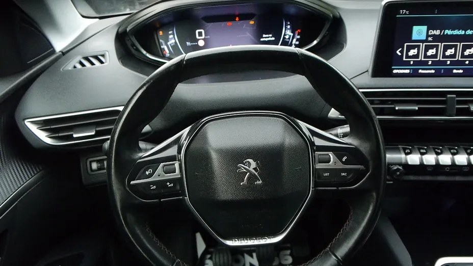 PEUGEOT 5008 -