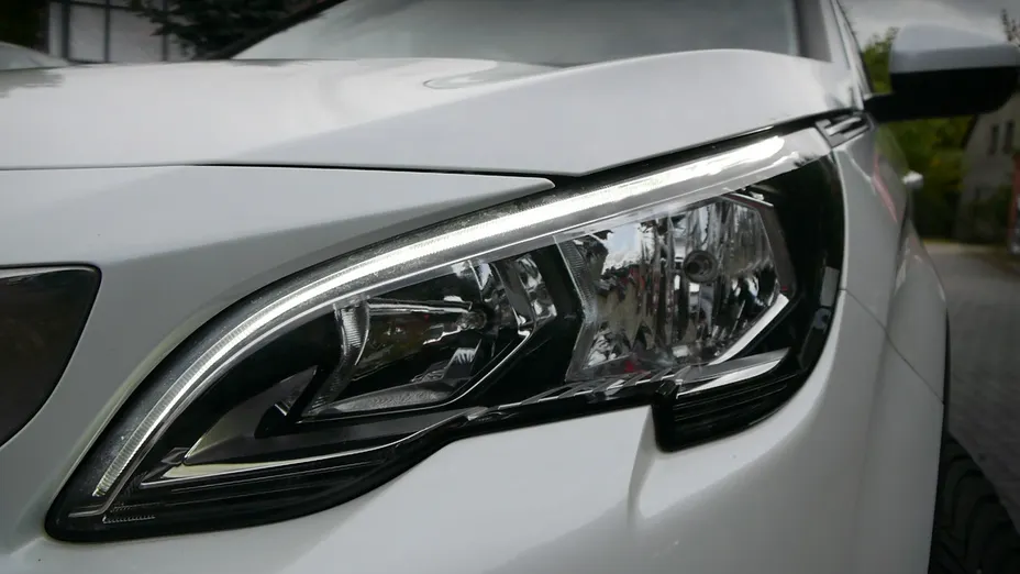 PEUGEOT 5008 -