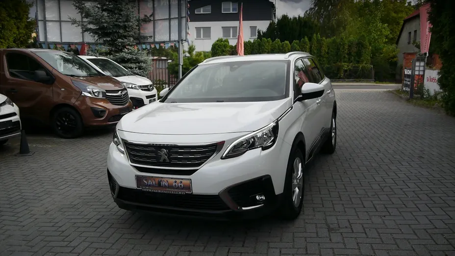 PEUGEOT 5008 -