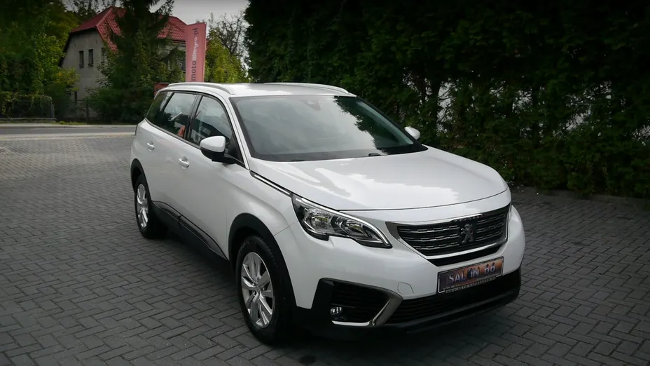 PEUGEOT 5008 -