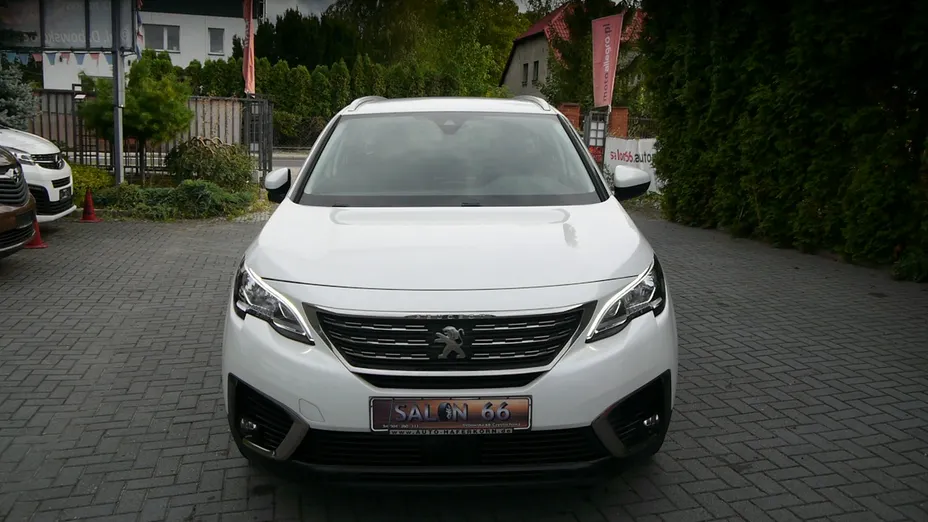 PEUGEOT 5008 -