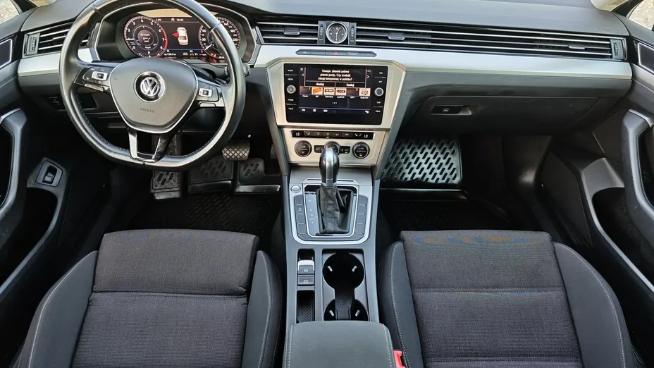 VOLKSWAGEN Passat -