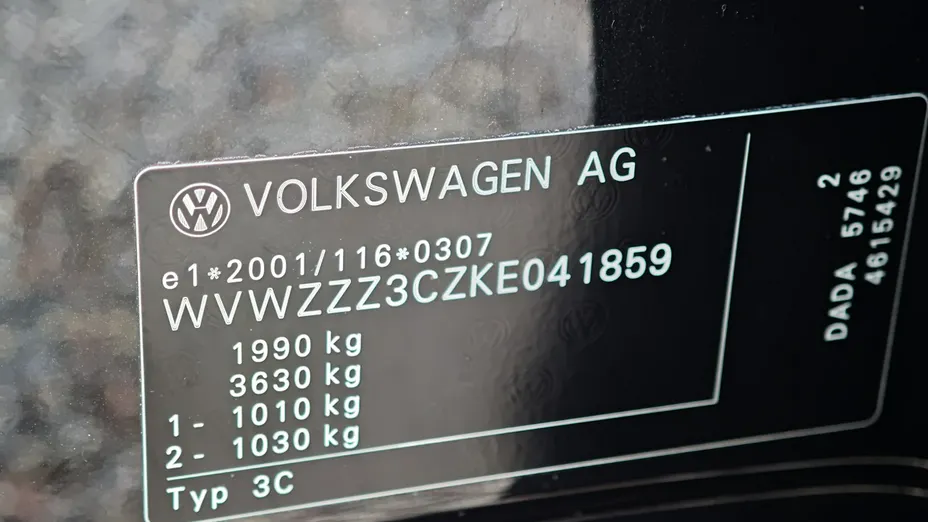 VOLKSWAGEN Passat -