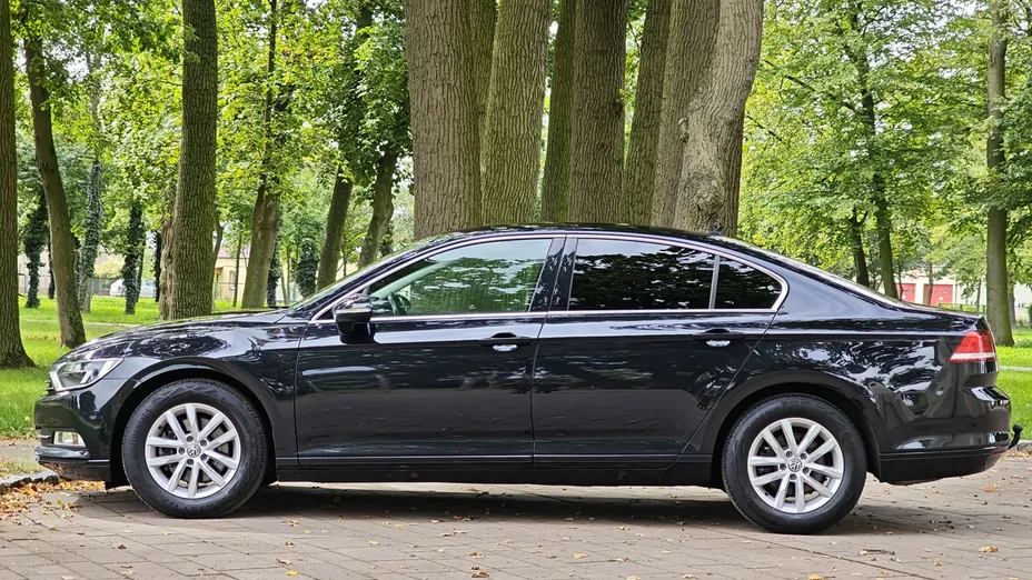 VOLKSWAGEN Passat -