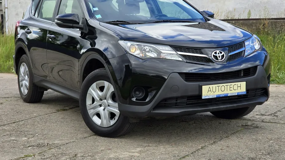TOYOTA RAV4 -