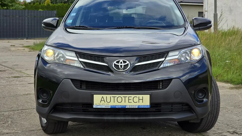 TOYOTA RAV4 -