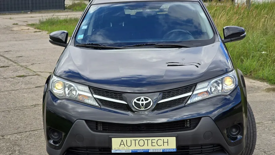 TOYOTA RAV4 -