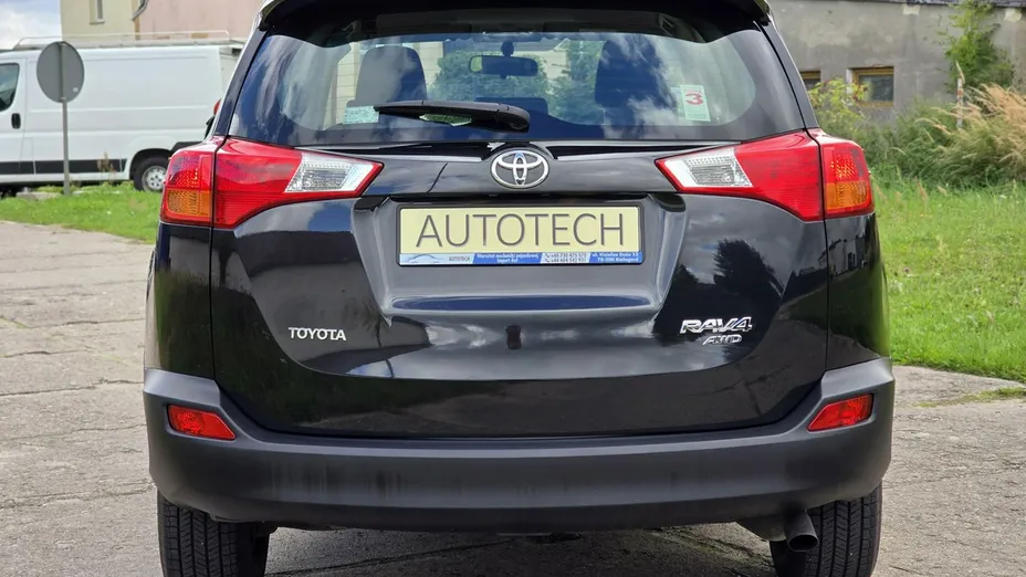 TOYOTA RAV4 -