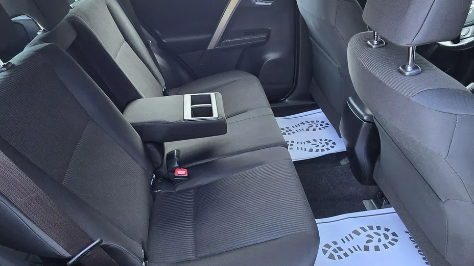 TOYOTA RAV4 -