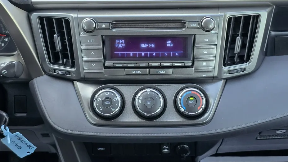 TOYOTA RAV4 -