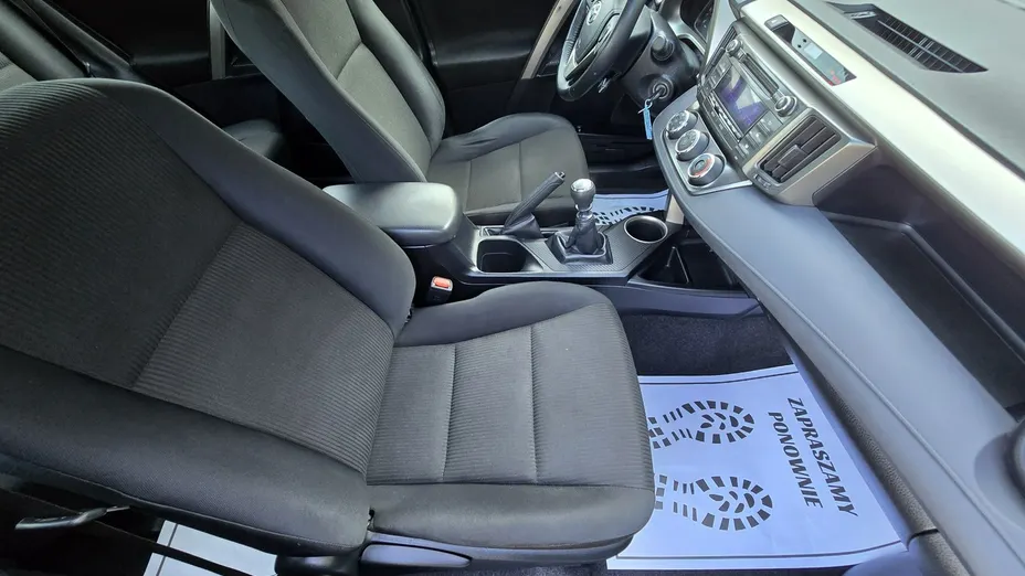 TOYOTA RAV4 -