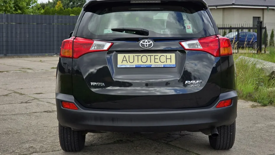 TOYOTA RAV4 -