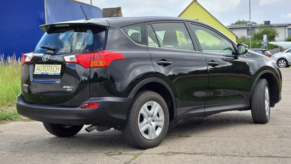 TOYOTA RAV4 -