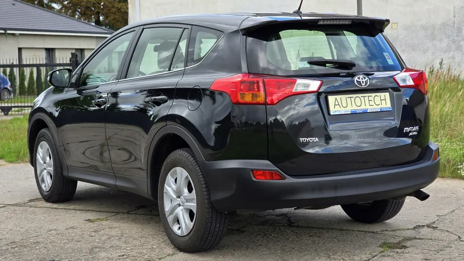TOYOTA RAV4 -