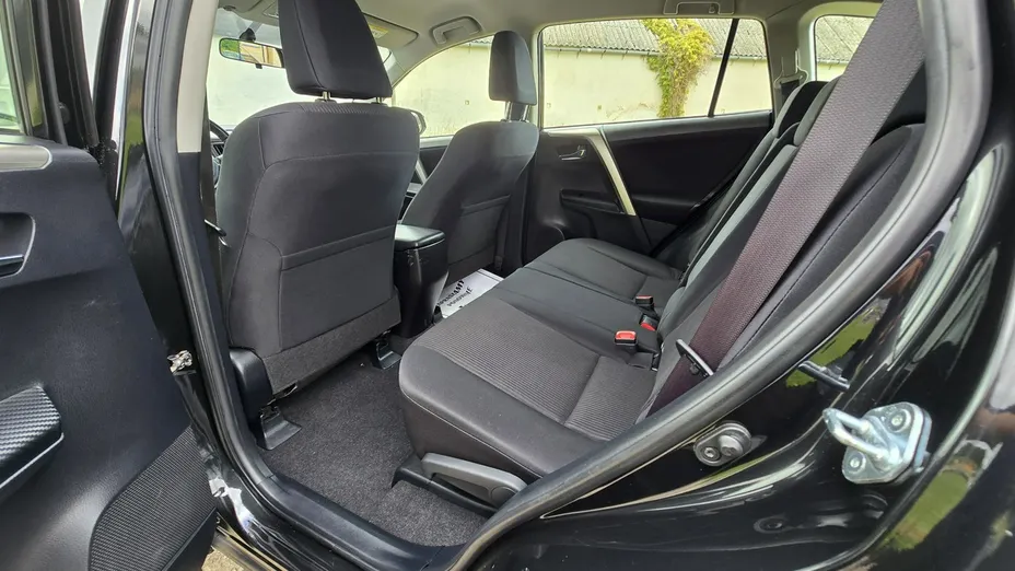 TOYOTA RAV4 -