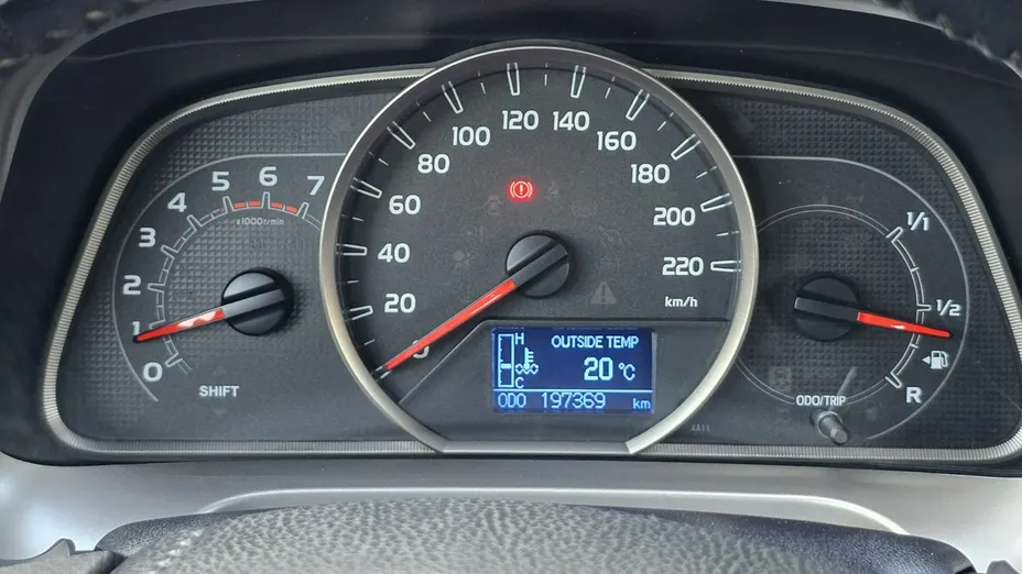 TOYOTA RAV4 -