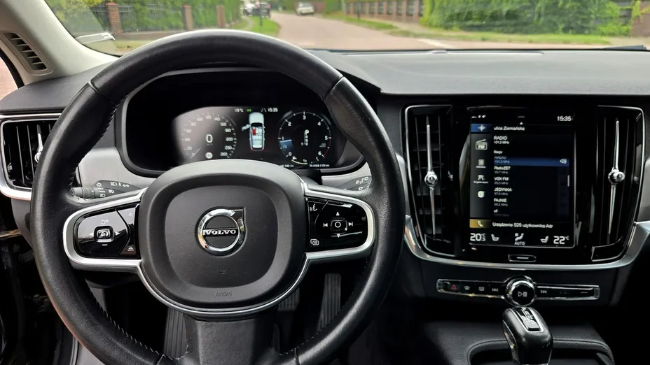 VOLVO V90 -