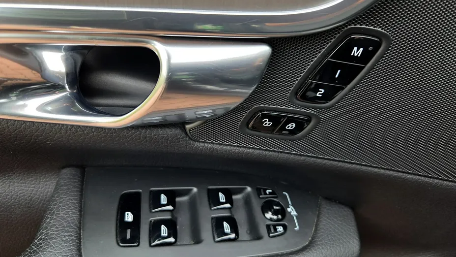 VOLVO V90 -