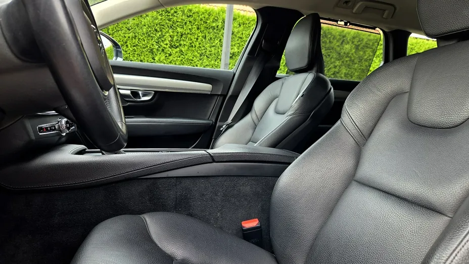VOLVO V90 -