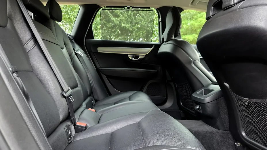 VOLVO V90 -