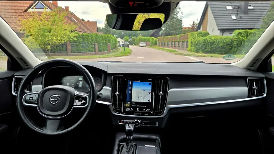 VOLVO V90 -