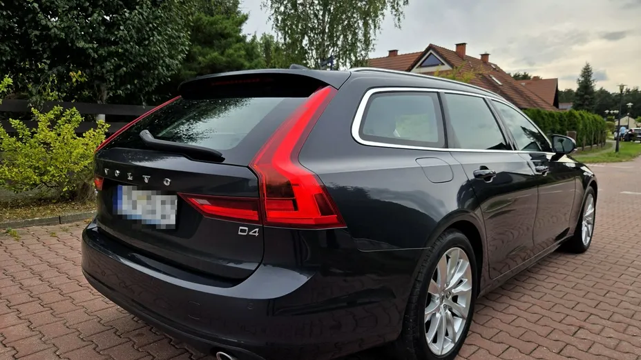 VOLVO V90 -