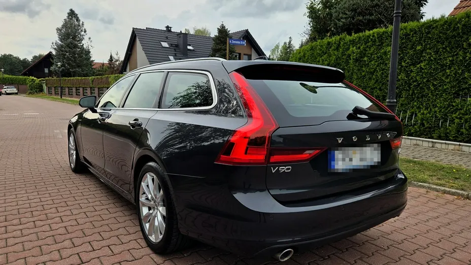 VOLVO V90 -