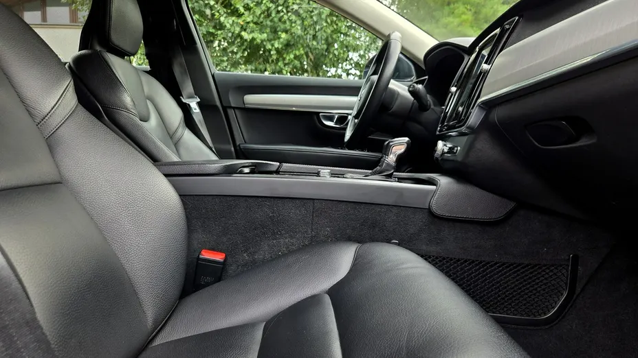VOLVO V90 -