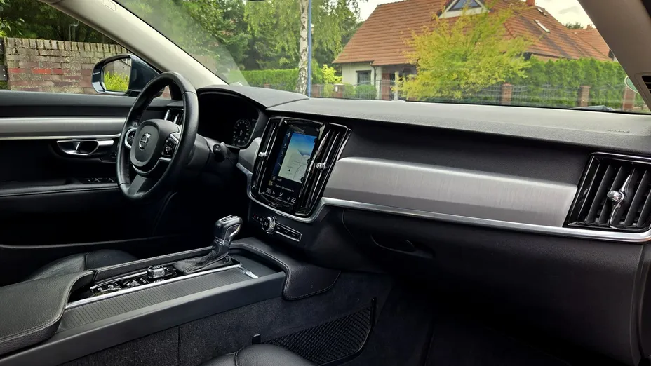 VOLVO V90 -