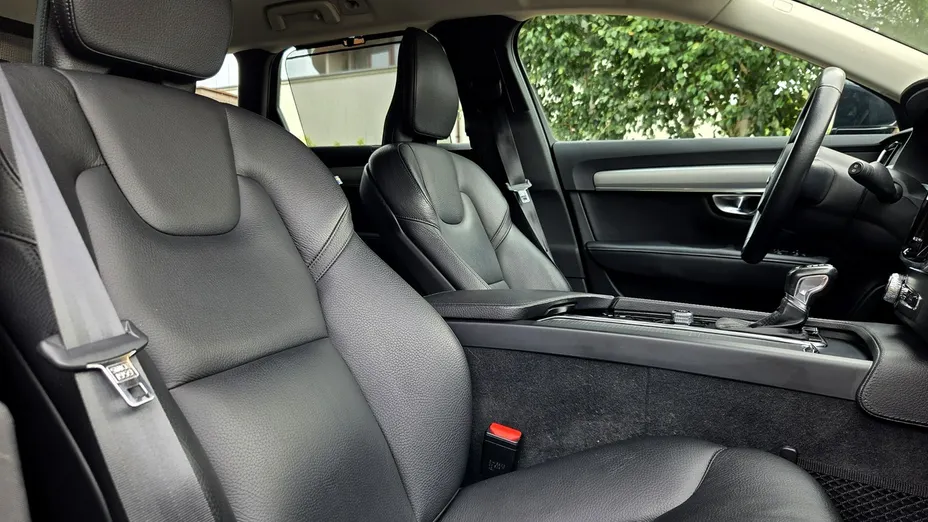 VOLVO V90 -
