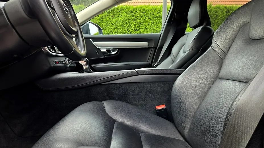 VOLVO V90 -