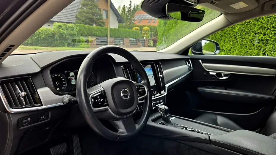VOLVO V90 -